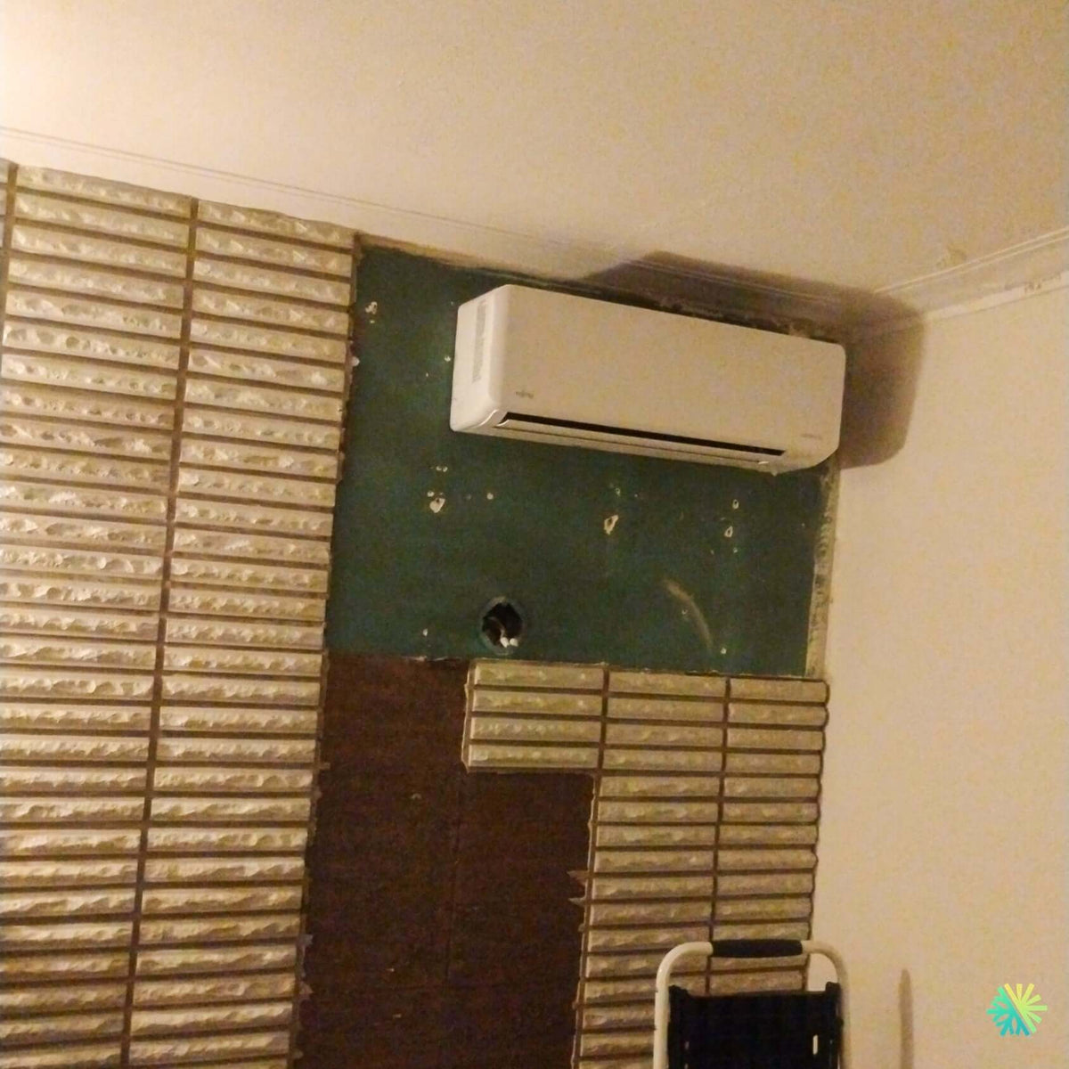 Installation of a FUJITSU ALTAIR 500 Mini Split wall-mounted heat pump in Dollard-des-Ormeaux, in Montreal's West Island