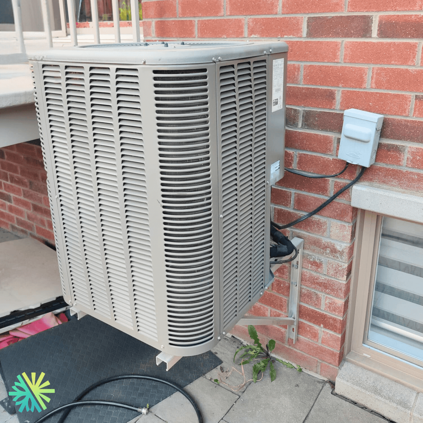 Réparation experte d’une thermopompe centrale et climatiseur central LENNOX à Côte Saint-Luc