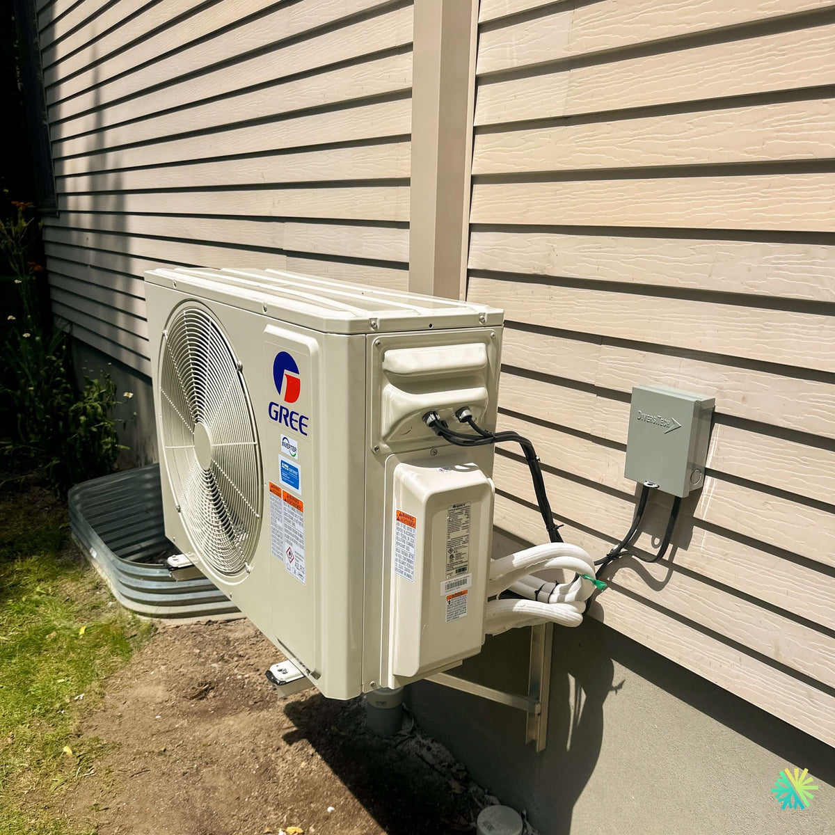 Installation d'une thermopompe 2-têtes GREE FreeMatch R32 (GWHD(36)ND6MO) dans Rosemont–La Petite-Patrie, à Montréal