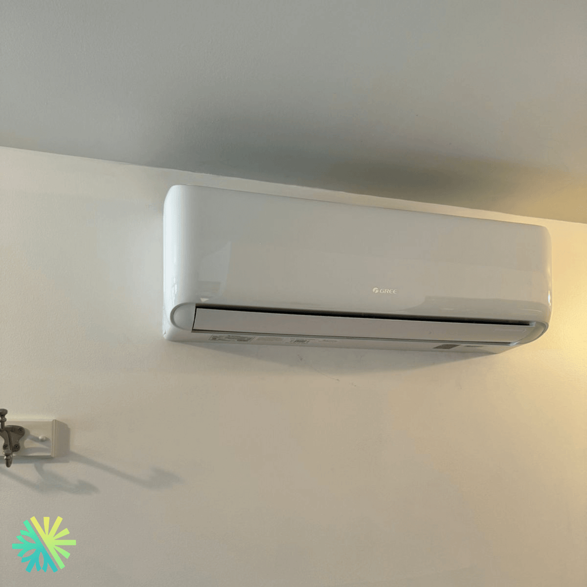 Installation of a GREE LIVO GEN4 Ductless Mini Split Heat Pump in Mercier–Hochelaga-Maisonneuve