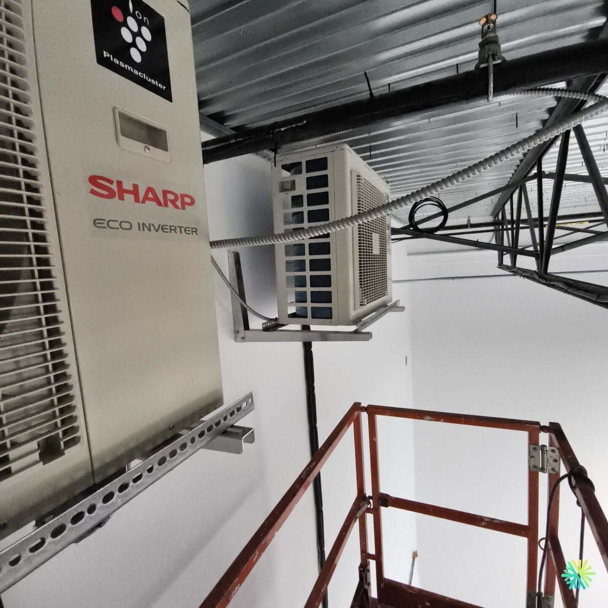 Installation of Sharp wall-mounted heat pumps in Saint-Léonard