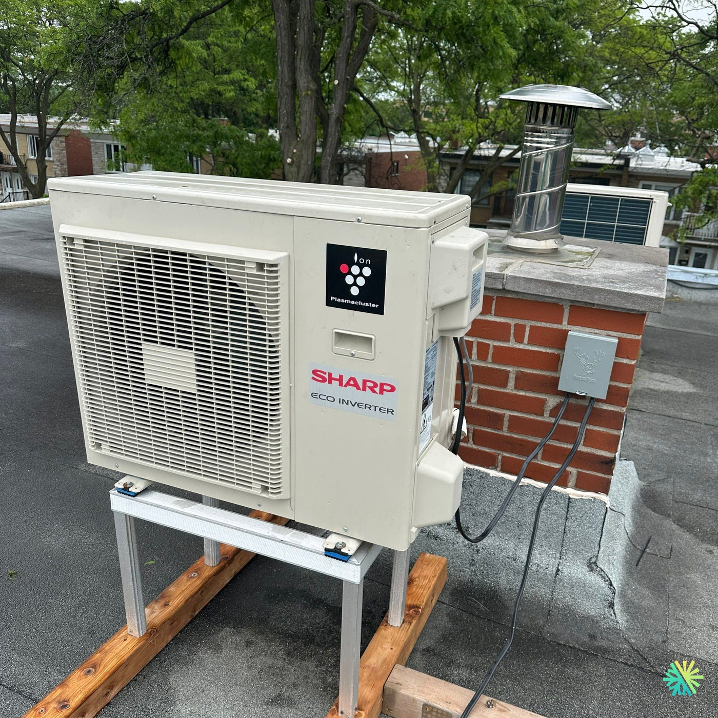Installation d’une Sharp (gamme Eco Inverter) thermopompe murale au Plateau-Mont-Royal