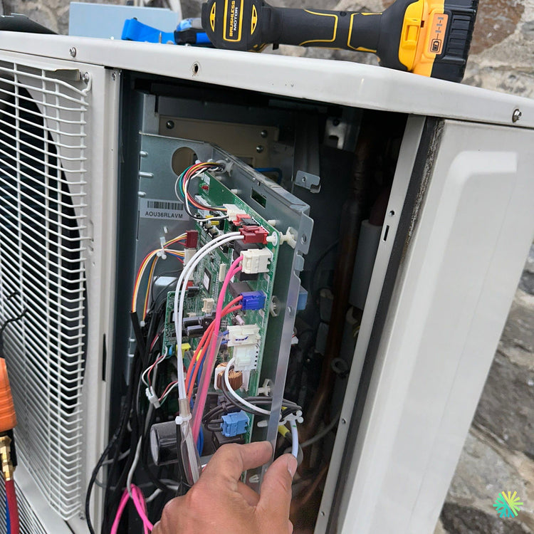 Réparation d’une thermopompe murale Midea à Boisbriand