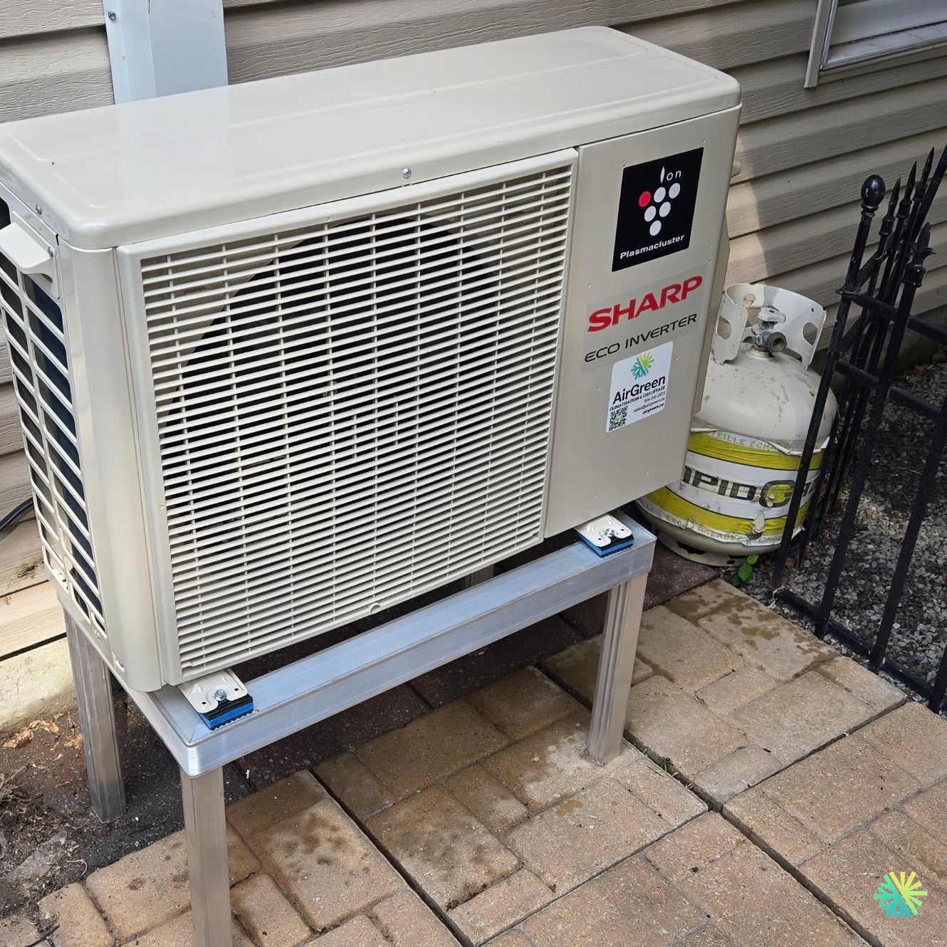 Installation d’une thermopompe murale Sharp ZU1 à Laval