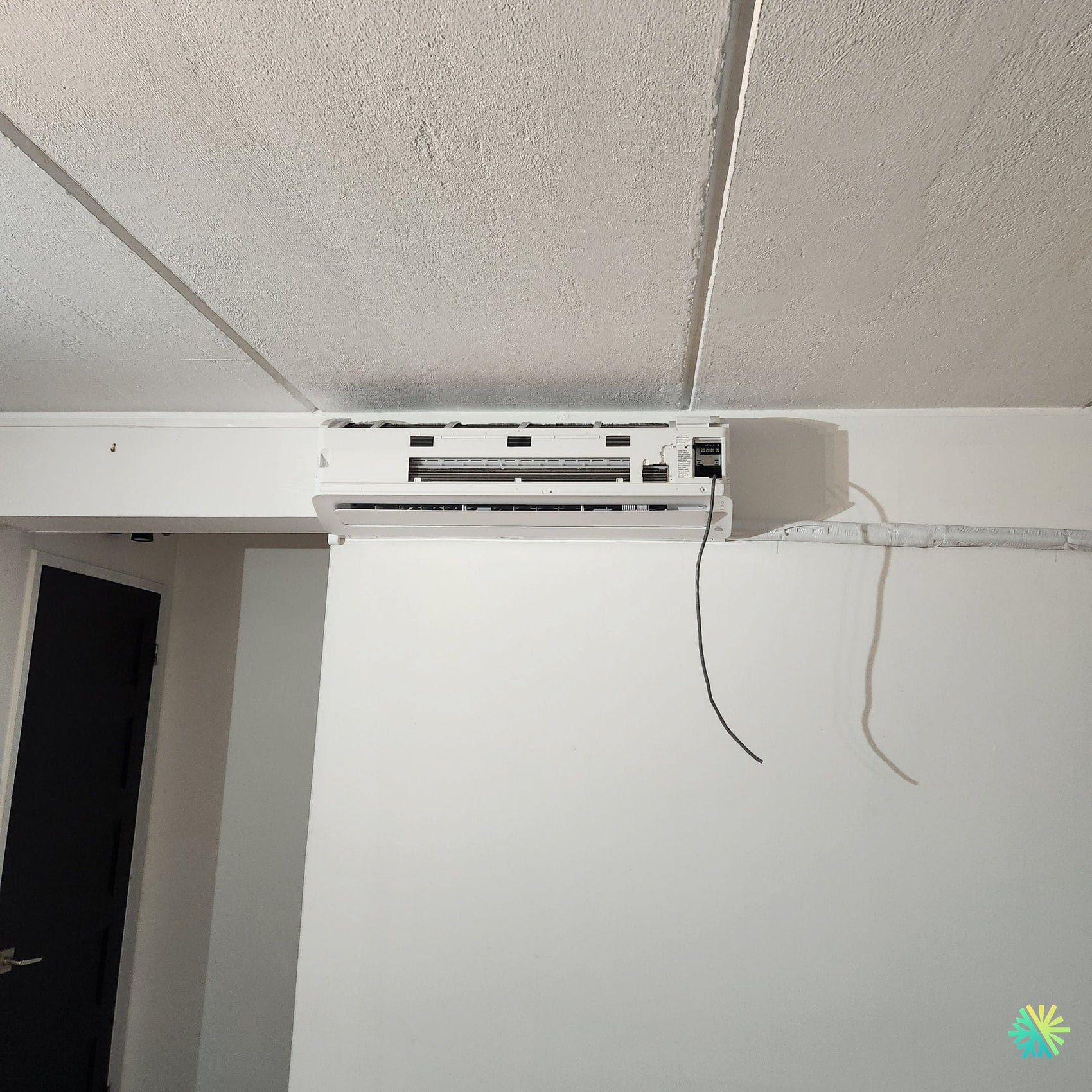 Réparation d’un climatiseur mural Midea à Sainte-Thérèse