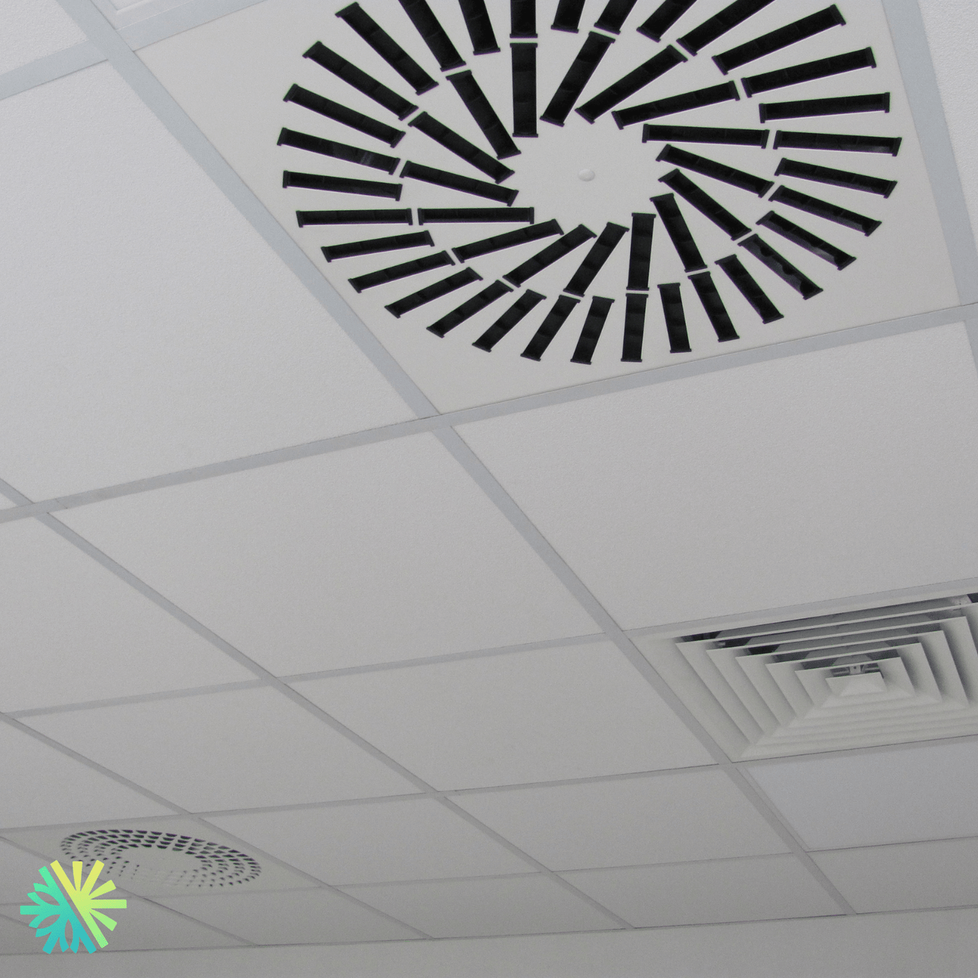 Installation de CVC Commercial dans un Immeuble de Bureaux à Montréal-Nord