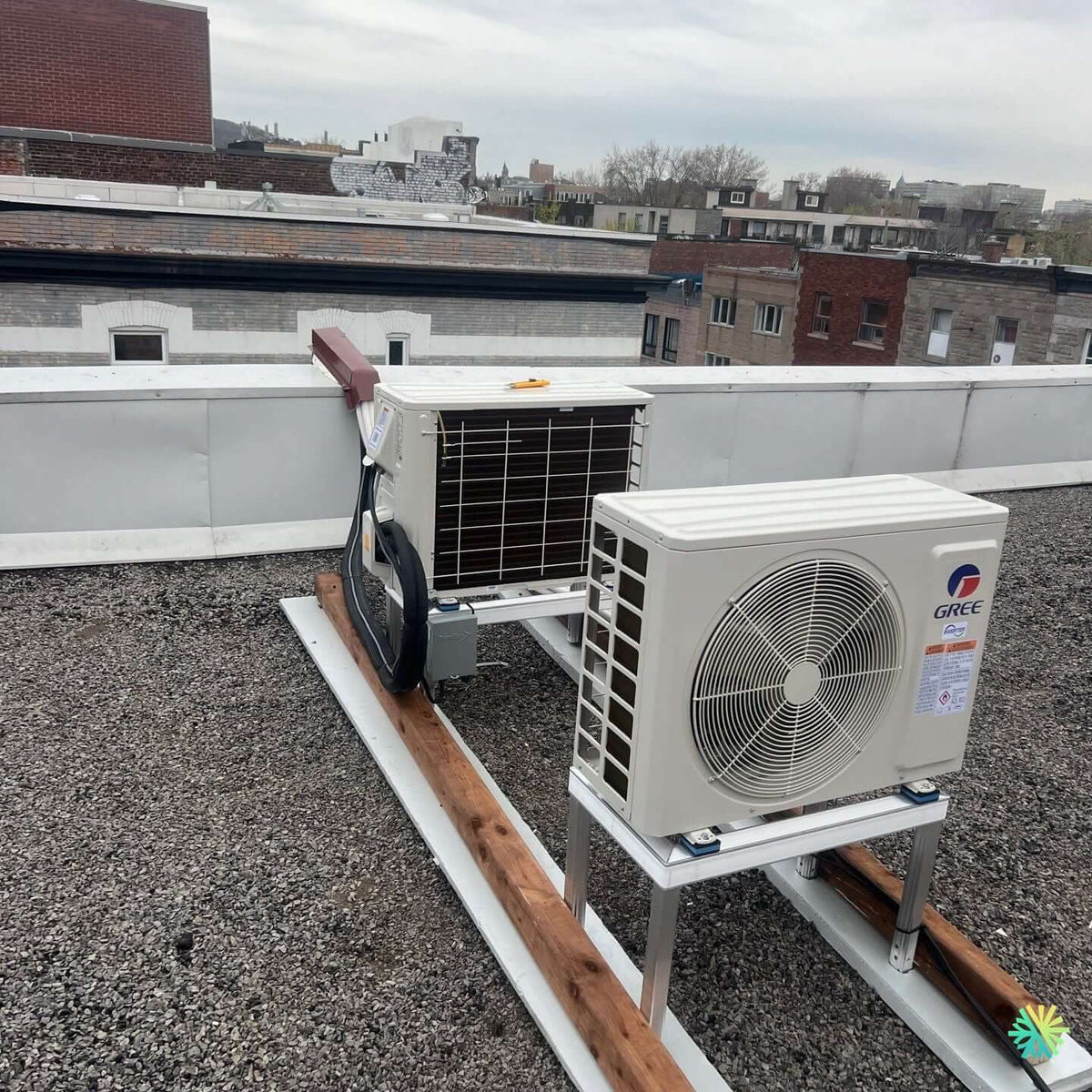 Installation of two GREE Livo R32 wall-mounted heat pumps in Rosemont–La Petite-Patrie