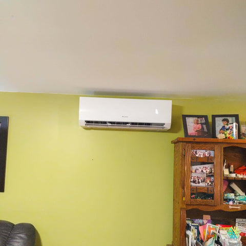 GREE CLIVIA R32 Wall-Mounted Heat Pump Installation in Sainte-Thérèse: Residential Mini-Split Precisely Installed by AirGreen