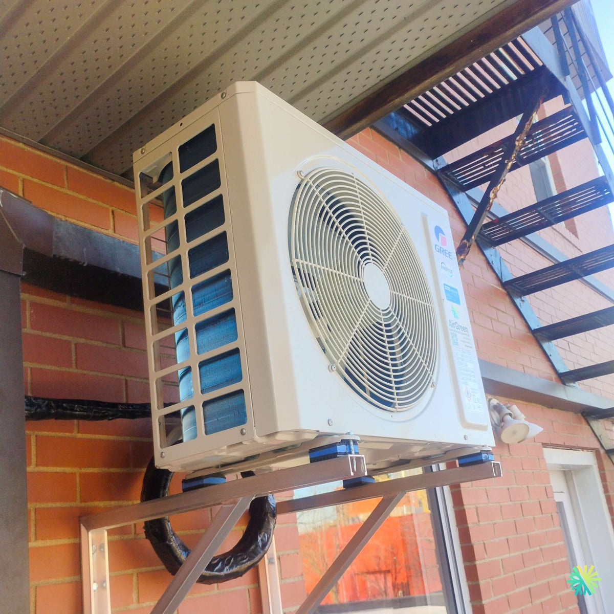 Installation d’une GREE EXTREME R32 Thermopompe Murale – Climatiseur – Mini Split à Lachine, Montréal