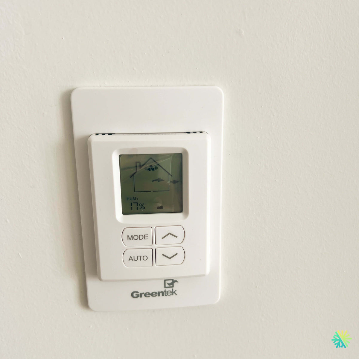 Installation d'un échangeur d'air Greentek SOLACE 2.5H-EC avec commande EHC 2.5 à Westmount
