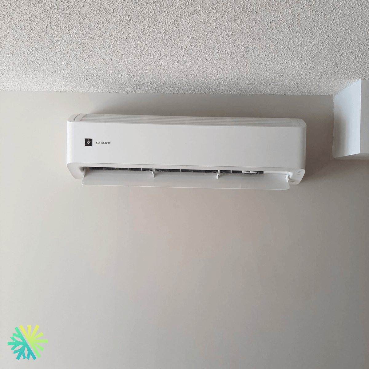 Installation of a Sharp ZU1 Mini Split Heat Pump in Sainte-Marthe-sur-le-Lac