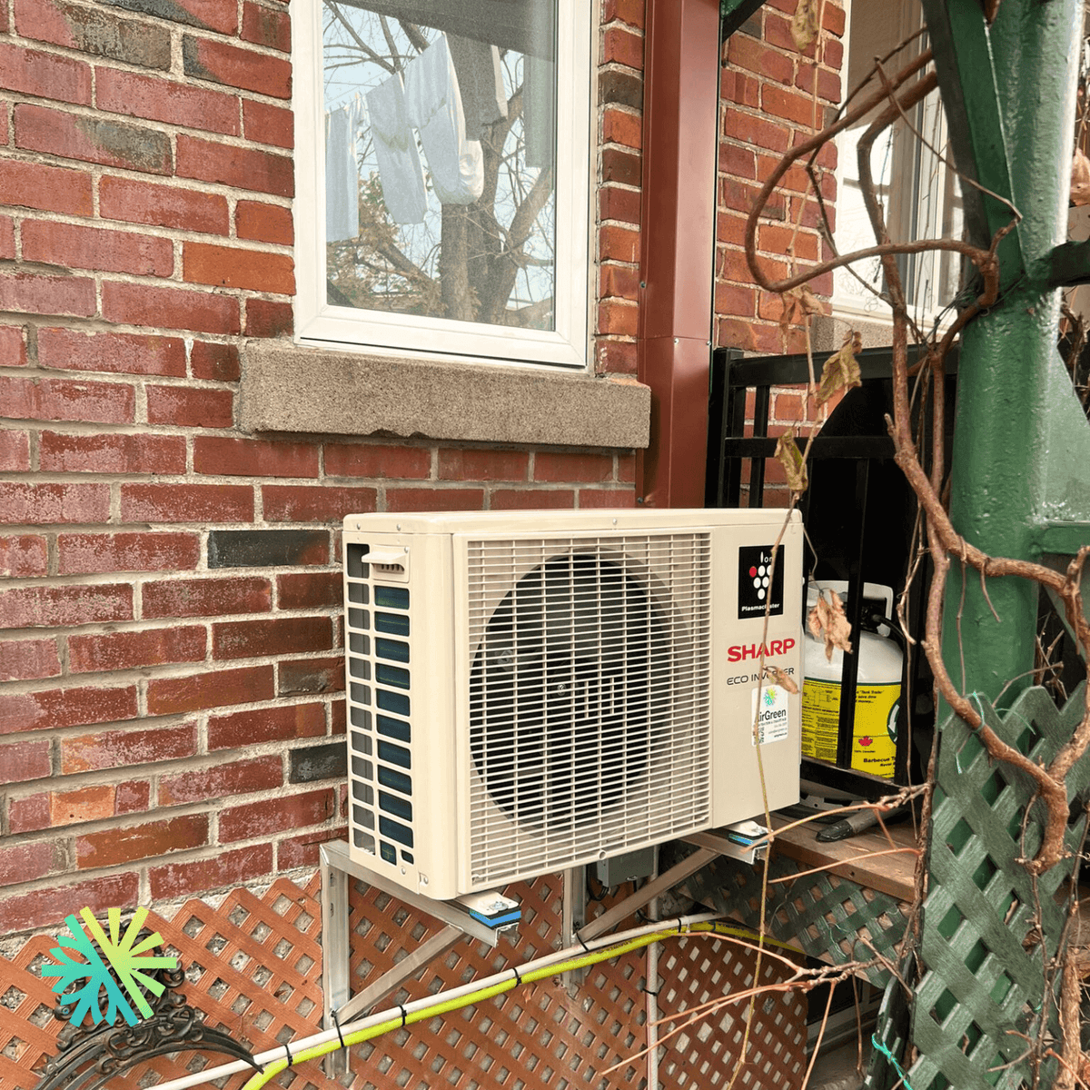 Installation d’une thermopompe murale SHARP ZU1 15 000 BTU à Ahuntsic