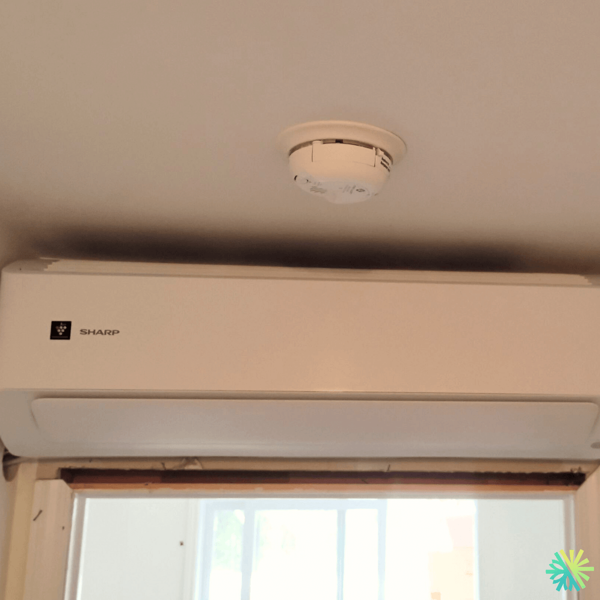 Installation of a Sharp ZU1 wall-mounted heat pump in Rosemont–La Petite-Patrie (Montreal)