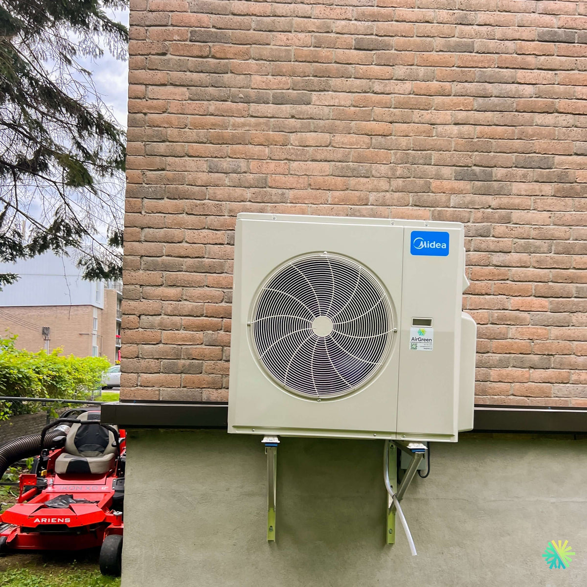 Installation d’une thermopompe triple zone MIDEA – MIDEA28 de 27 000 BTU à Mont-Saint-Grégoire, en Montérégie