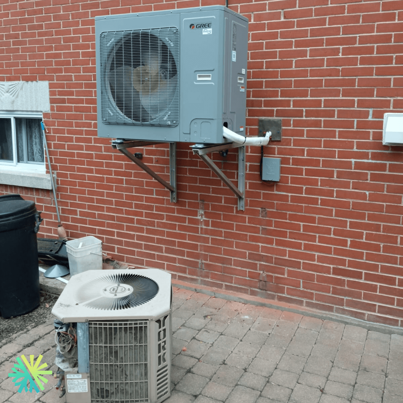 Installation d'une thermopompe centrale GREE FLEXX à Dollard-des-Ormeaux, Montréal
