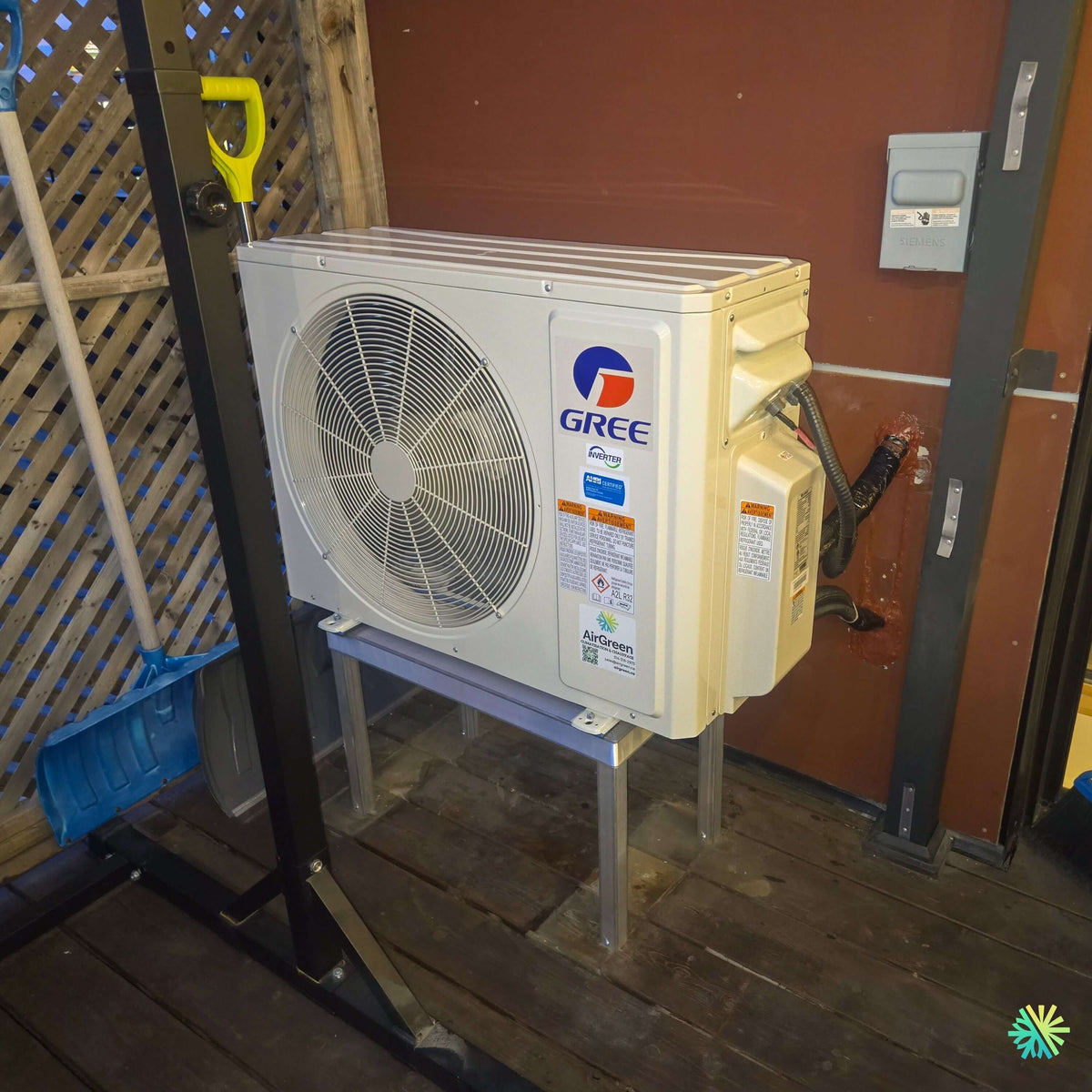 Installation of a GREE VITA R32 Wall-Mounted Heat Pump – Mini Split Air Conditioner in Lorraine, on the North Shore of Montreal