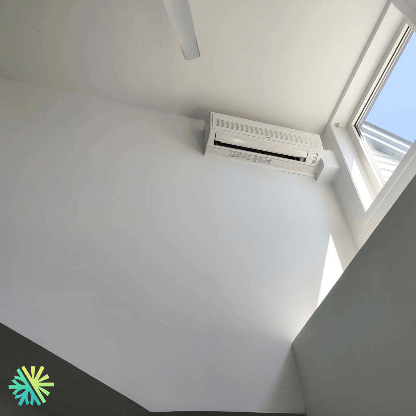 Réparation professionnelle d’une thermopompe murale Sanyo sur la Rive Nord