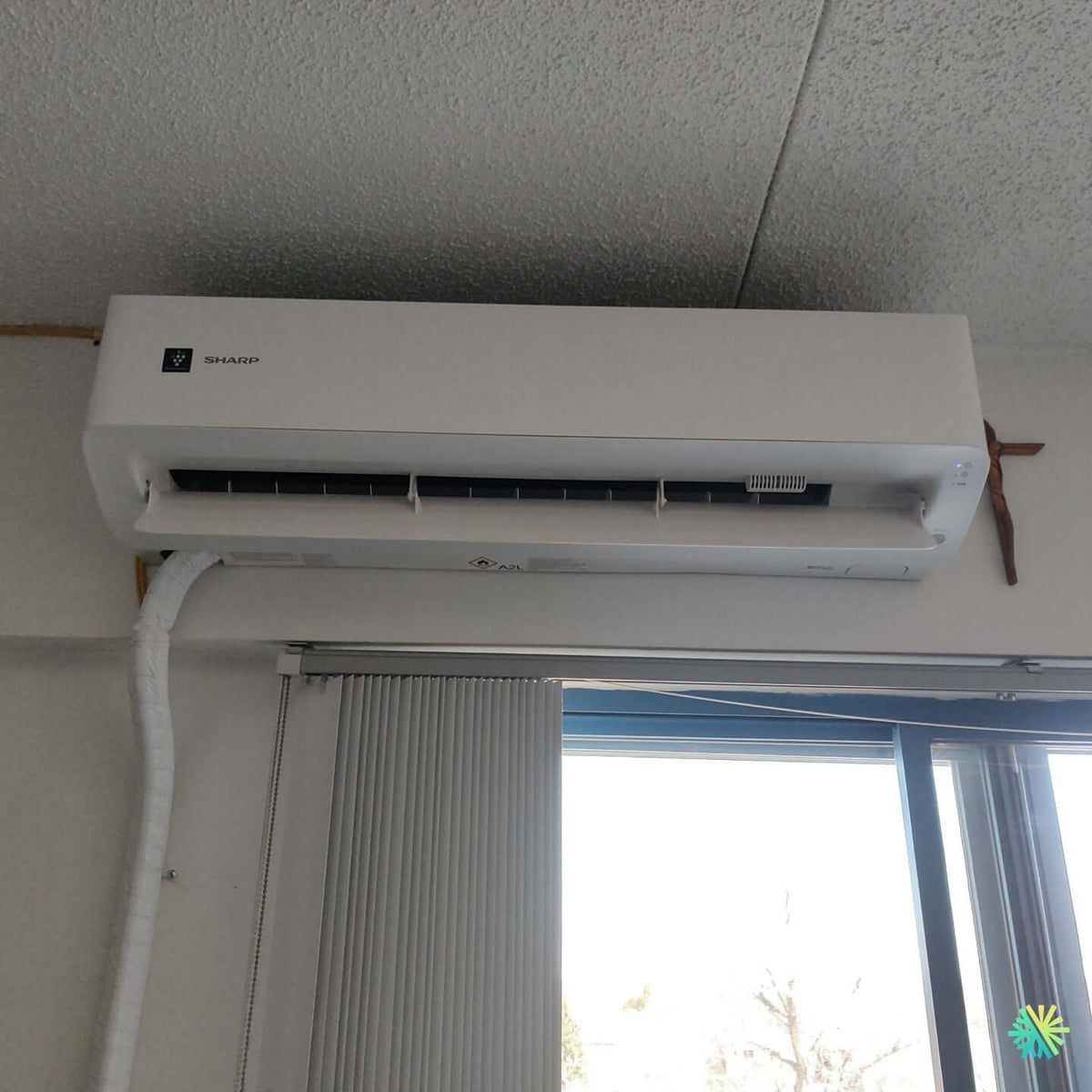 Installation of a Sharp wall-mounted heat pump in Côte-des-Neiges–Notre-Dame-de-Grâce
