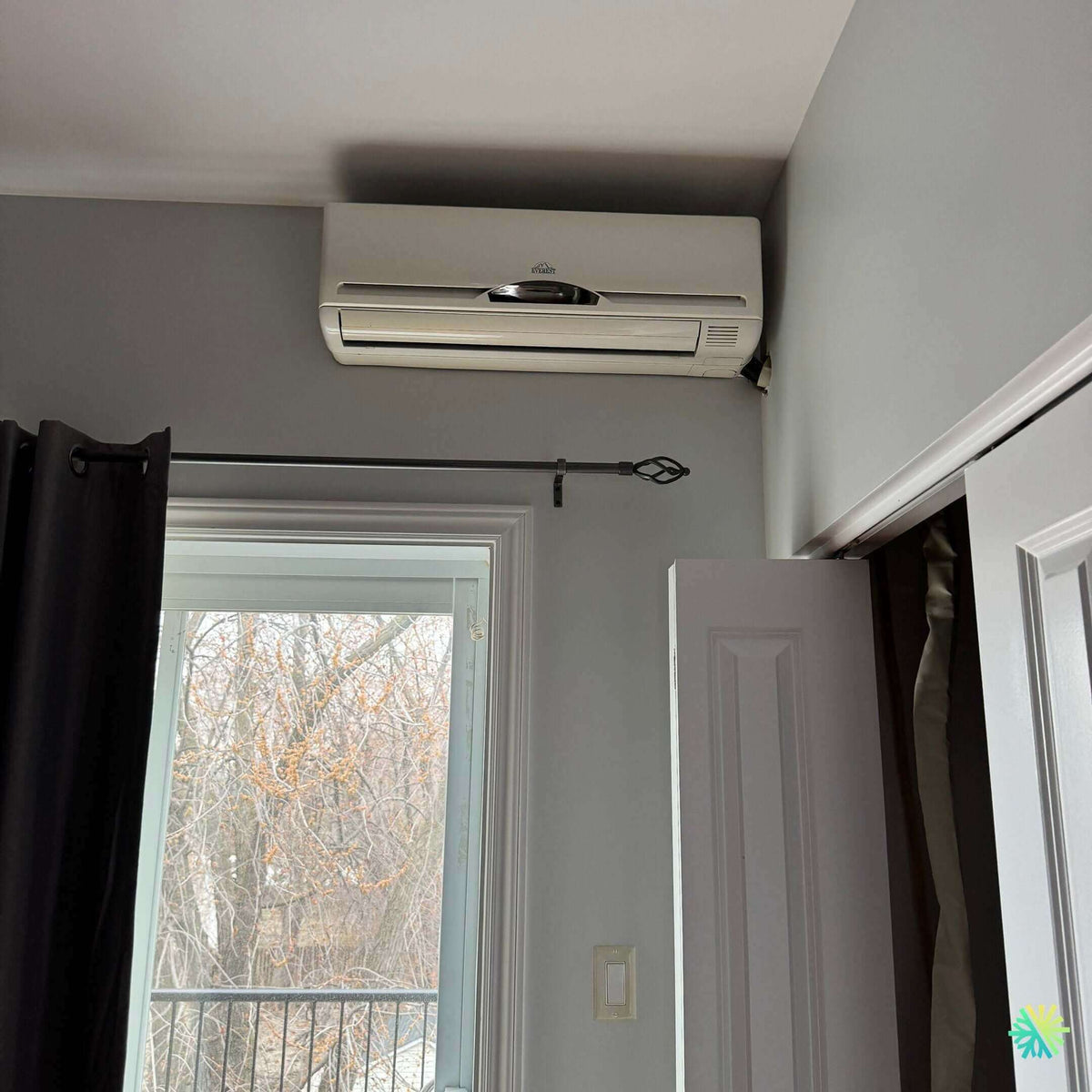 Installation of a Willis wall-mounted air conditioner in Ahuntsic-Cartierville