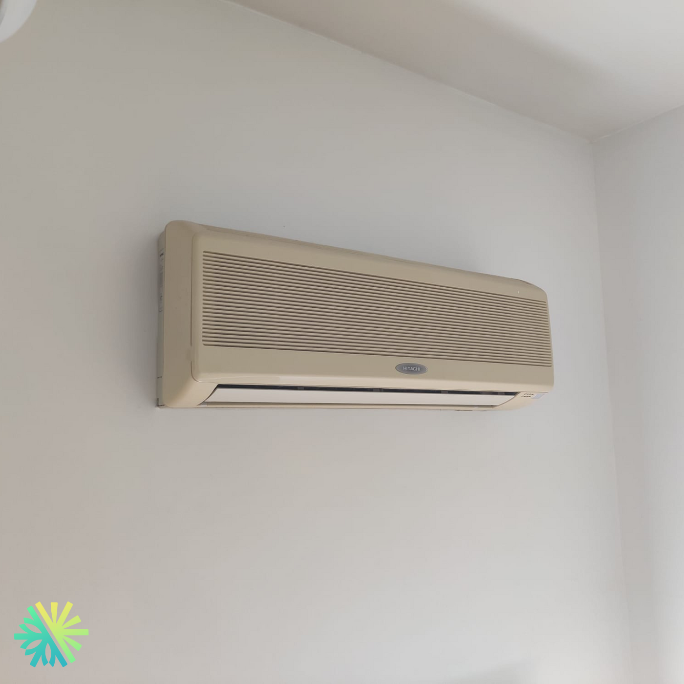 Réparation d’une thermopompe murale Hitachi à Montréal