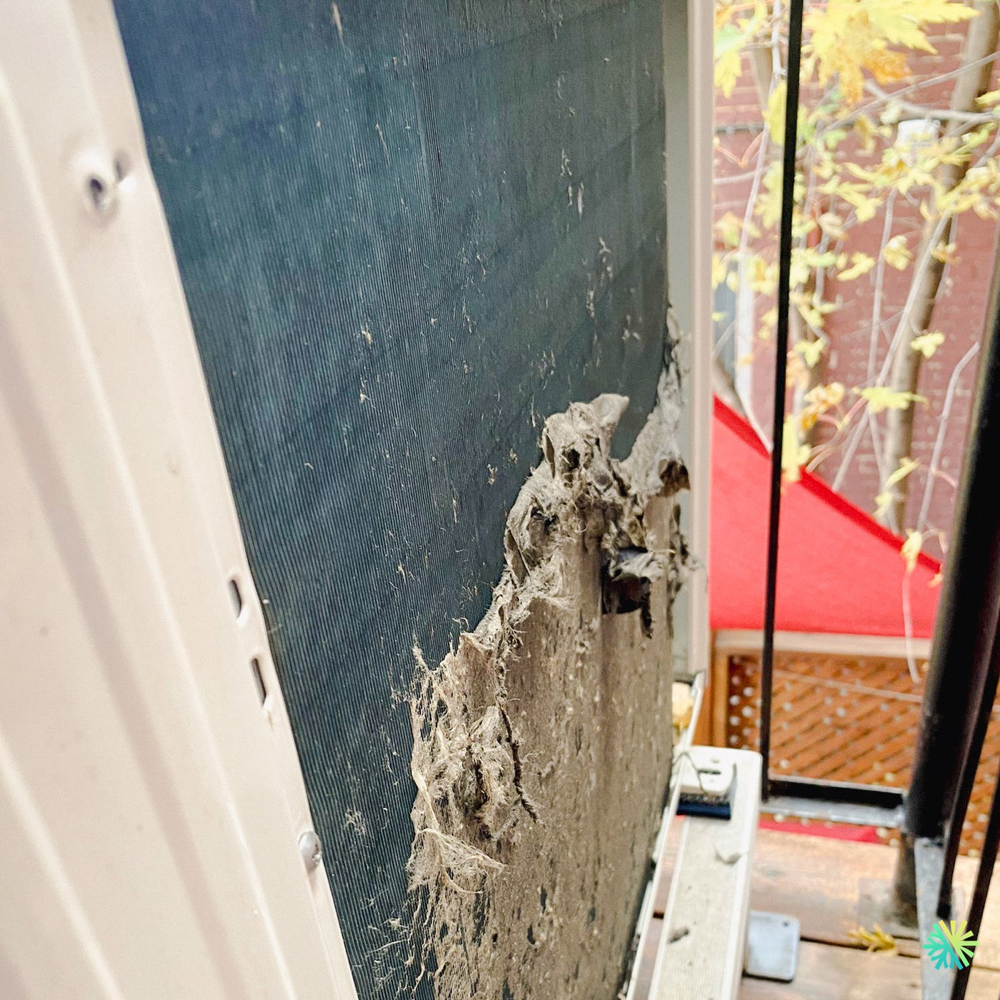 Thermopompes murales : comment une mauvaise installation à Laval a coûté des milliers de dollars à un client (et comment éviter ça !)