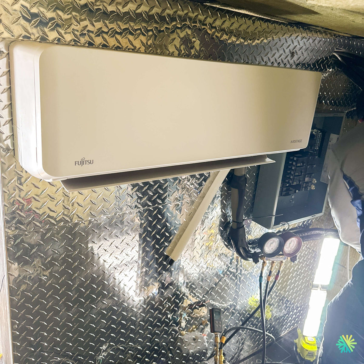 Installation d’une thermopompe murale Fujitsu AIRSTAGE Orion XLTH à Saint-Gérard-Majella