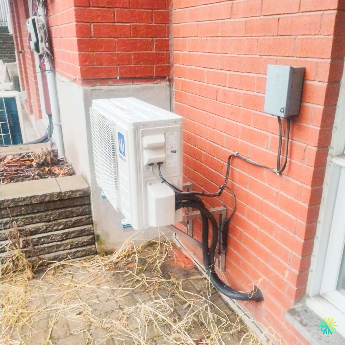 Installation of a ForestAir E24 wall-mounted heat pump in Saint-Lazare