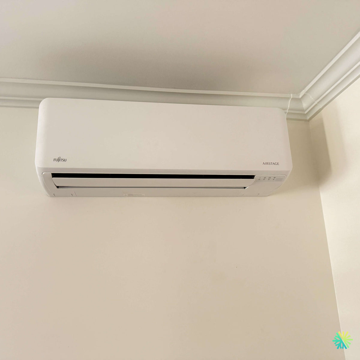 Installation d’une thermopompe murale Fujitsu AIRSTAGE Altair 700 à Hinchinbrooke en Montérégie