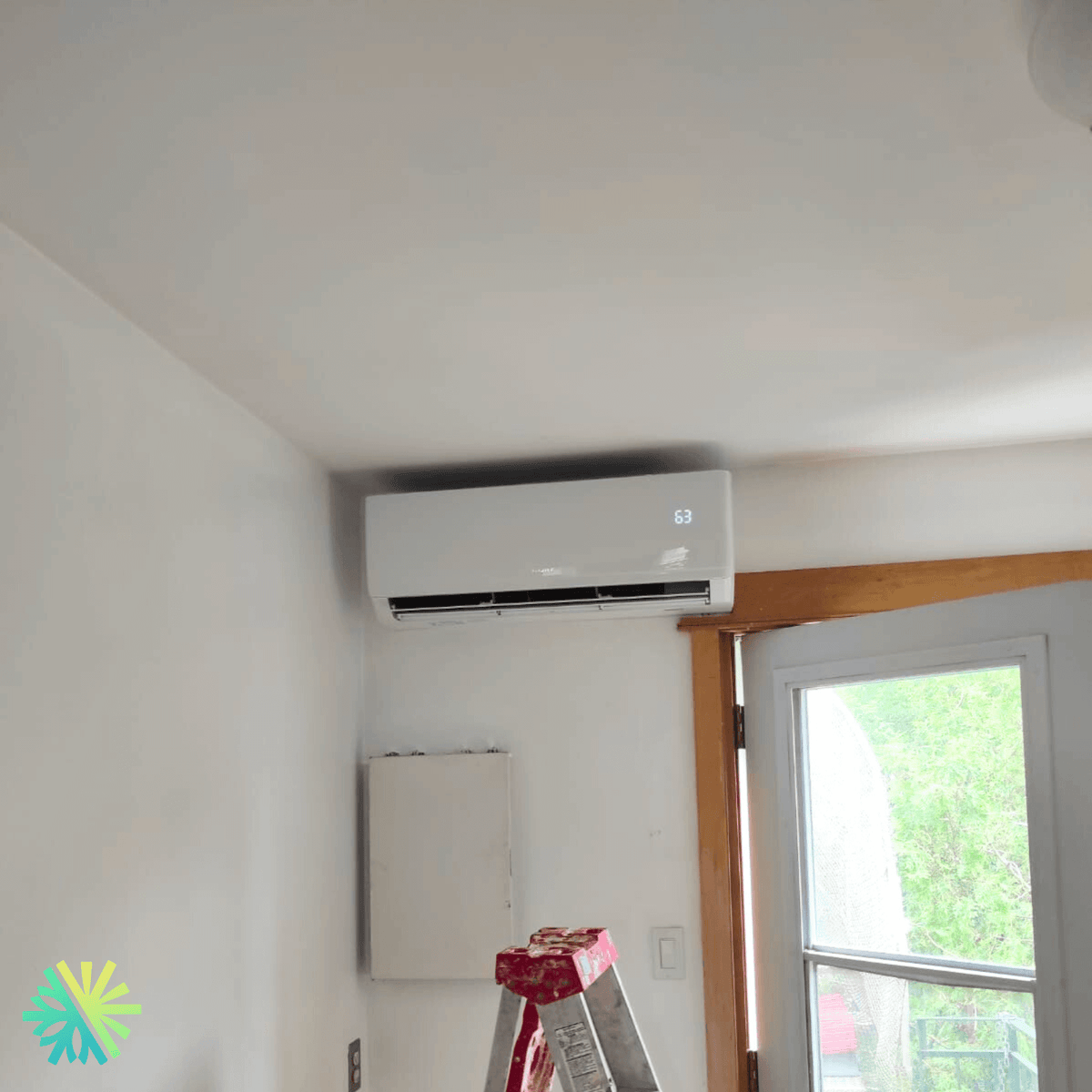 Installation d’une thermopompe murale Mini Split Gree Vireo GEN3 à Montréal-Est