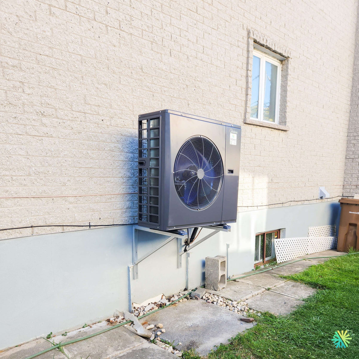 Installation d’une thermopompe centrale MIDEA EVOX G3 à Saint-Amable, sur la Rive-Sud de Montréal