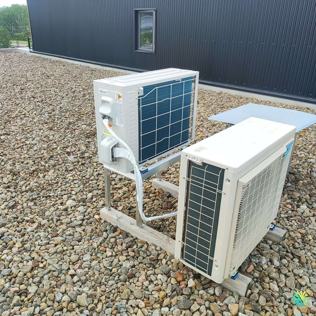Installation of a Gree Vireo R32 wall-mounted heat pump in Saint-Laurent