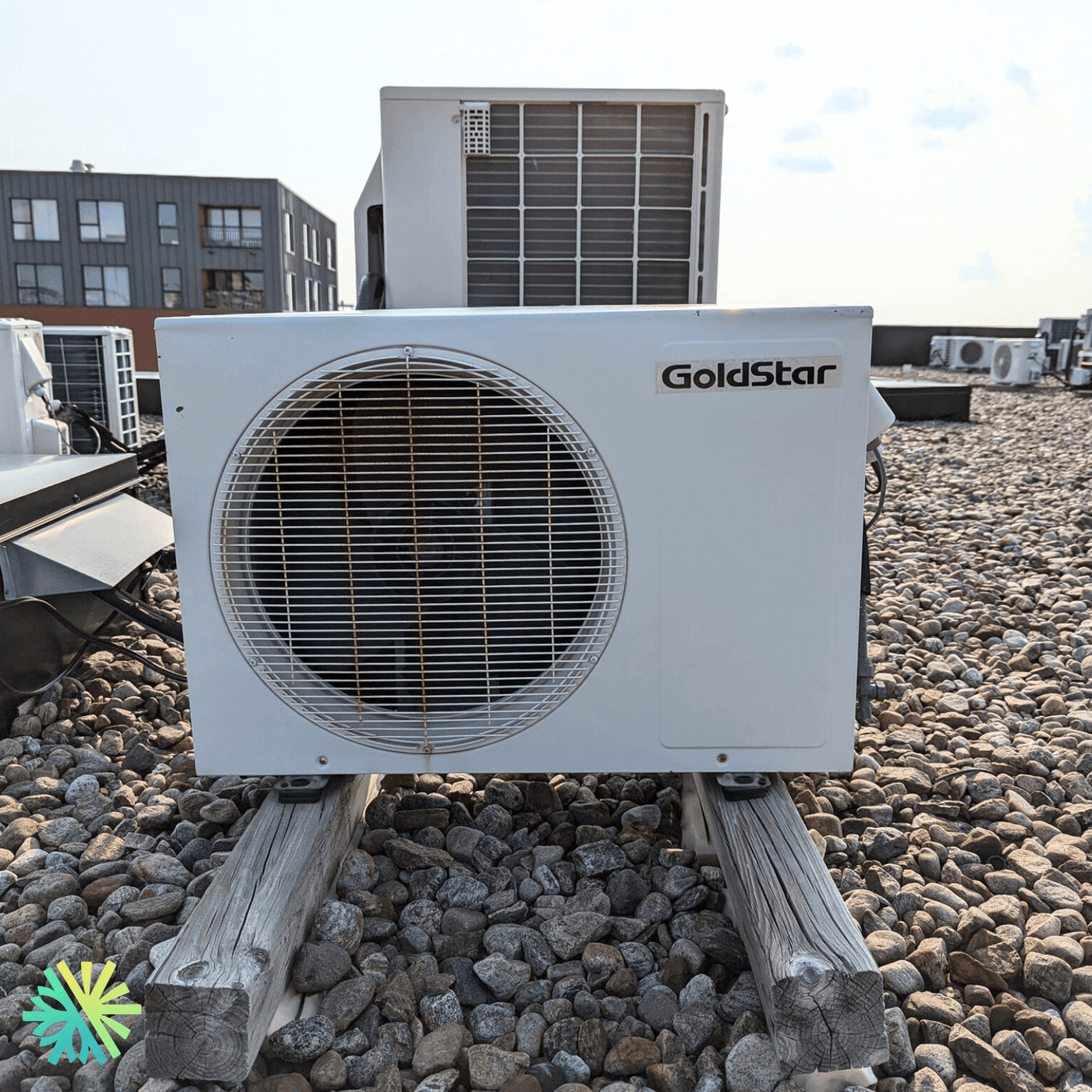 Réparation experte d’une thermopompe murale GoldStar à Montréal