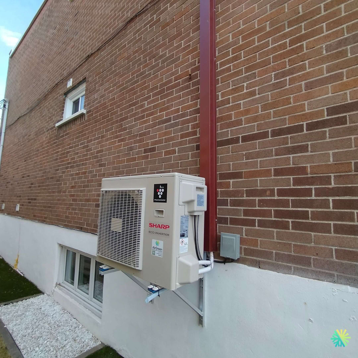 Installation of a Sharp Eco Inverter wall-mounted heat pump in Rosemont–La Petite-Patrie