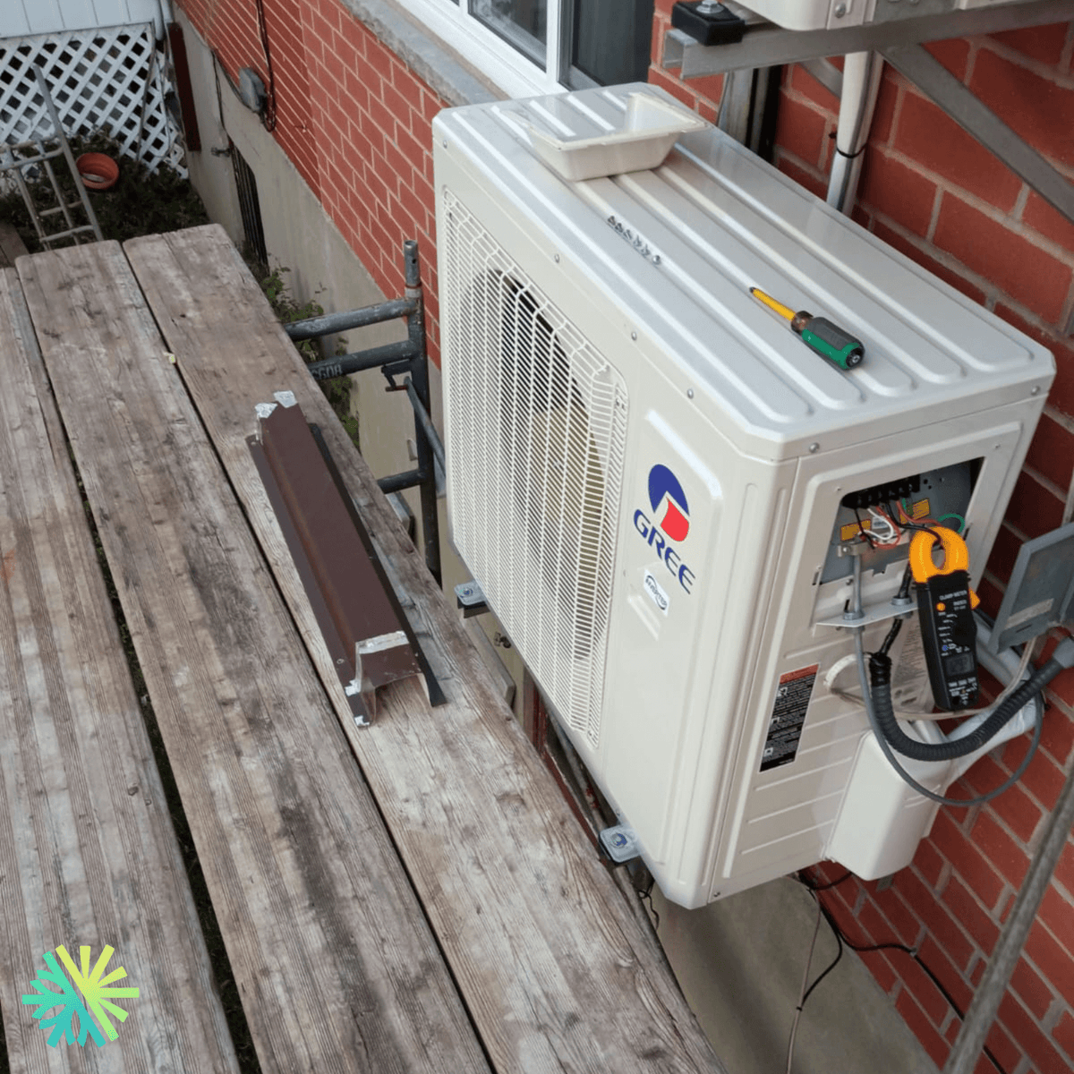 Installation of a Gree FreeMatch Extreme Double Zone Heat Pump in Mercier–Hochelaga-Maisonneuve