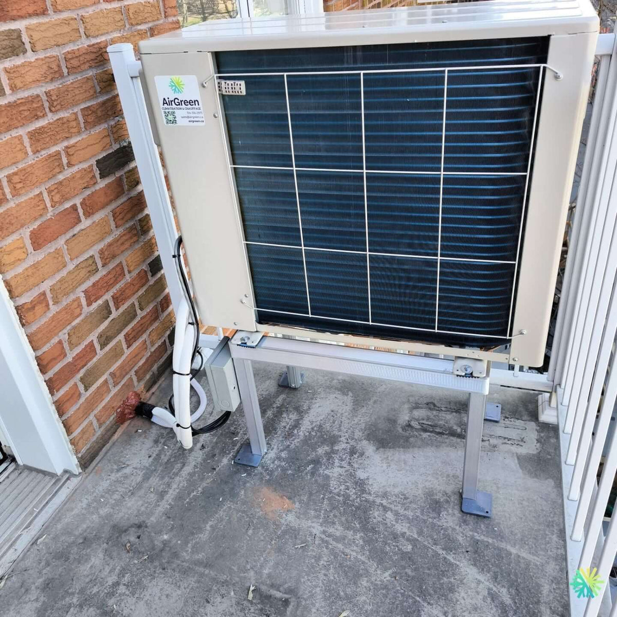 Installation d’une thermopompe Midea Midea28 à Rosemont–La Petite-Patrie