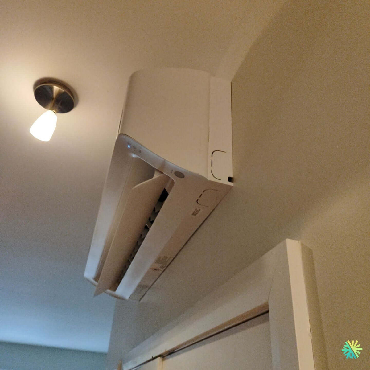 Installation of a Sharp ZU1 wall-mounted heat pump in Villeray–Saint-Michel–Parc-Extension