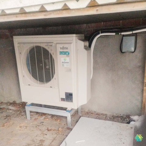 Installation of a Fujitsu AIRSTAGE Aquila XLTH dual-zone heat pump in Oka, on Montreal’s North Shore