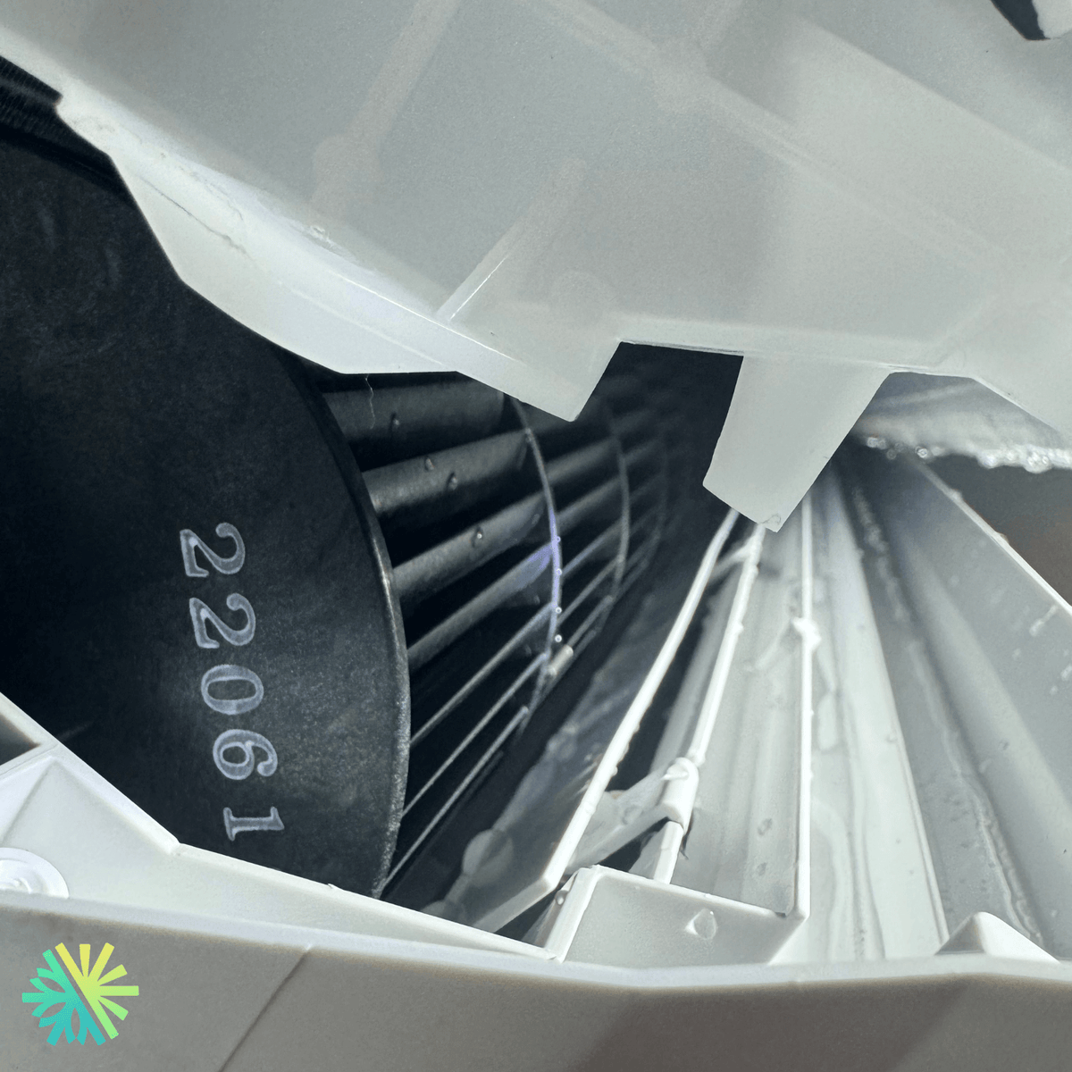 Comprehensive Washing and Maintenance of a Wall-Mounted Heat Pump in Repentigny