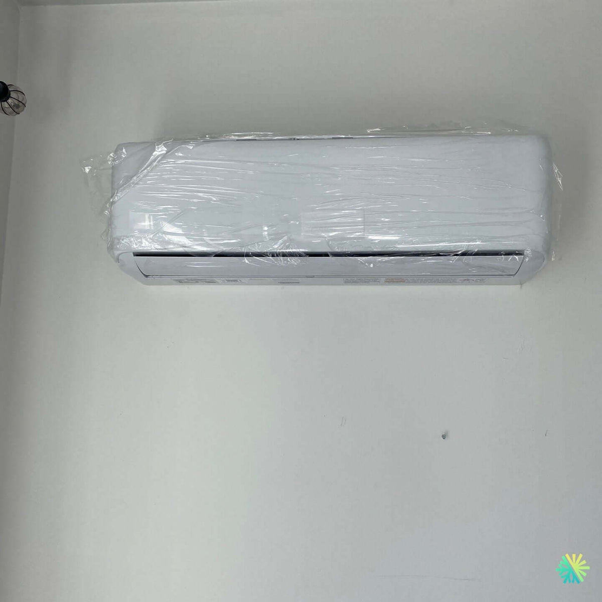 Installation of a Midea28 wall-mounted heat pump in Chomedey, Laval