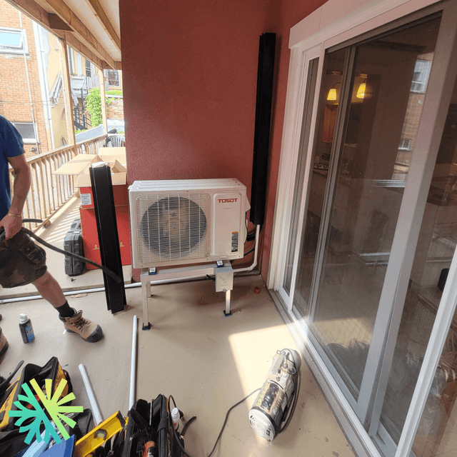 Installation d'une Thermopompe Tosot LomoPlus UltraHeat à Rosemont–La Petite-Patrie, Montréal
