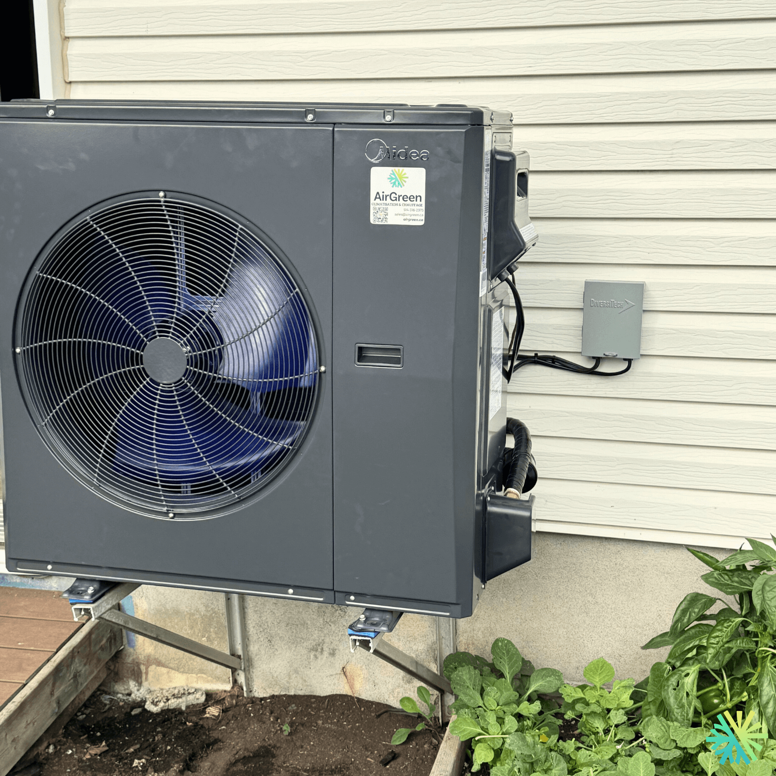 Installation d’une thermopompe centrale Midea EVOX G3 à Sainte-Dorothée (Laval)