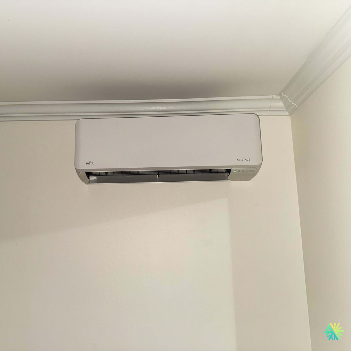 Installation d’une thermopompe triple zone Fujitsu Aquila XLTH AIRSTAGE à Sainte-Hélène-de-Bagot : trois zones de confort avec une intégration intérieure très discrète