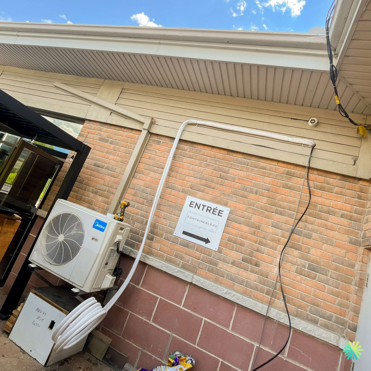 Installation d’une thermopompe double zone MIDEA MIDEA 28 à Saint-Paul-de-l’Île-aux-Noix