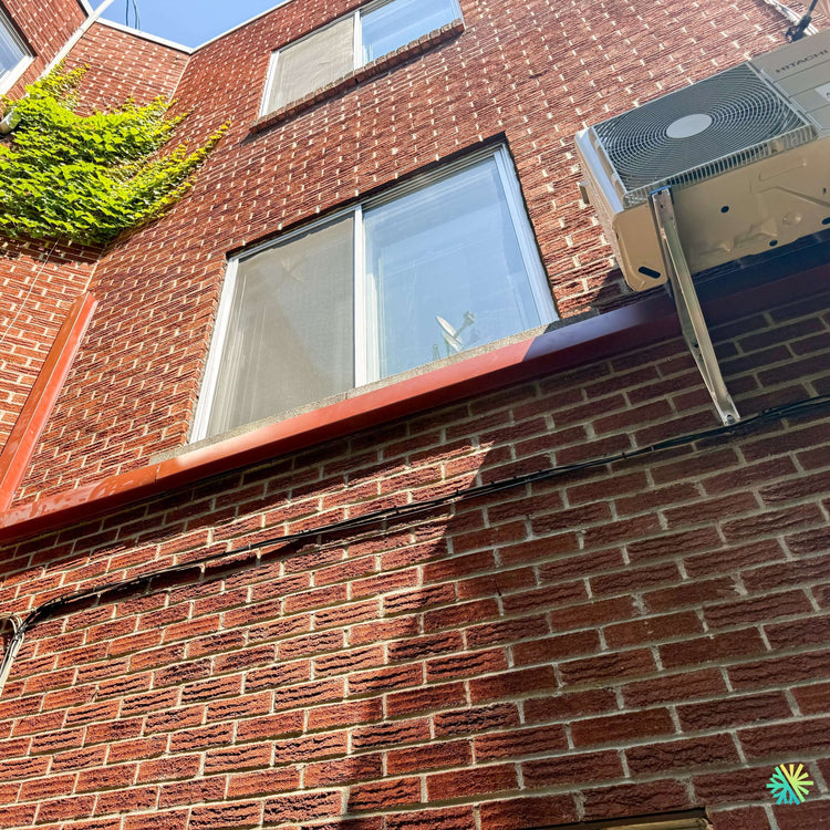 Installation d’une thermopompe murale Hitachi airHome 600 à La Prairie, sur la Rive-Sud de Montréal