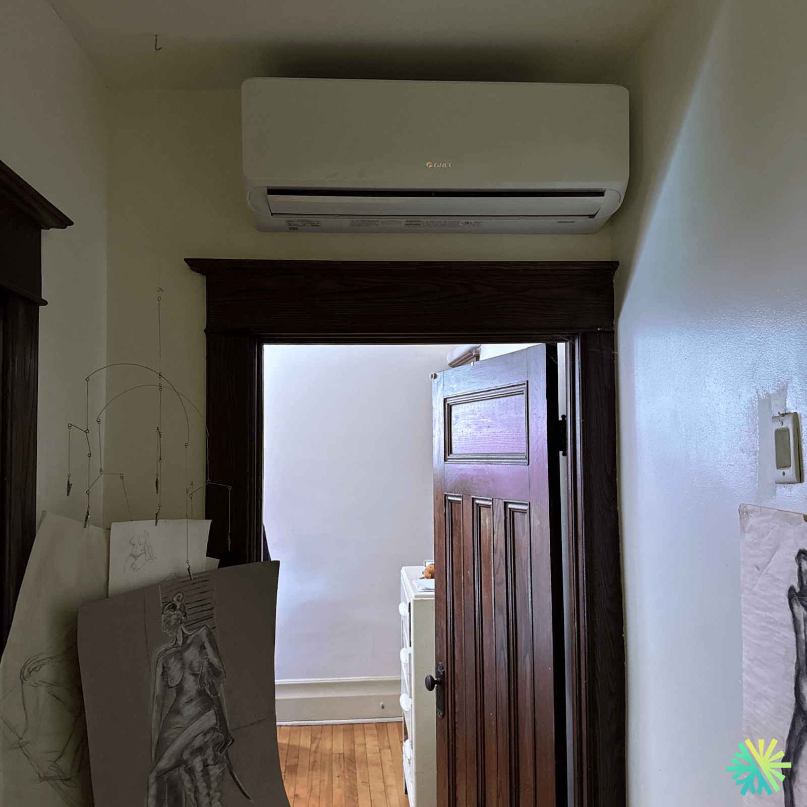 Installation d’une thermopompe murale Gree dans un appartement de Rosemont–La Petite-Patrie
