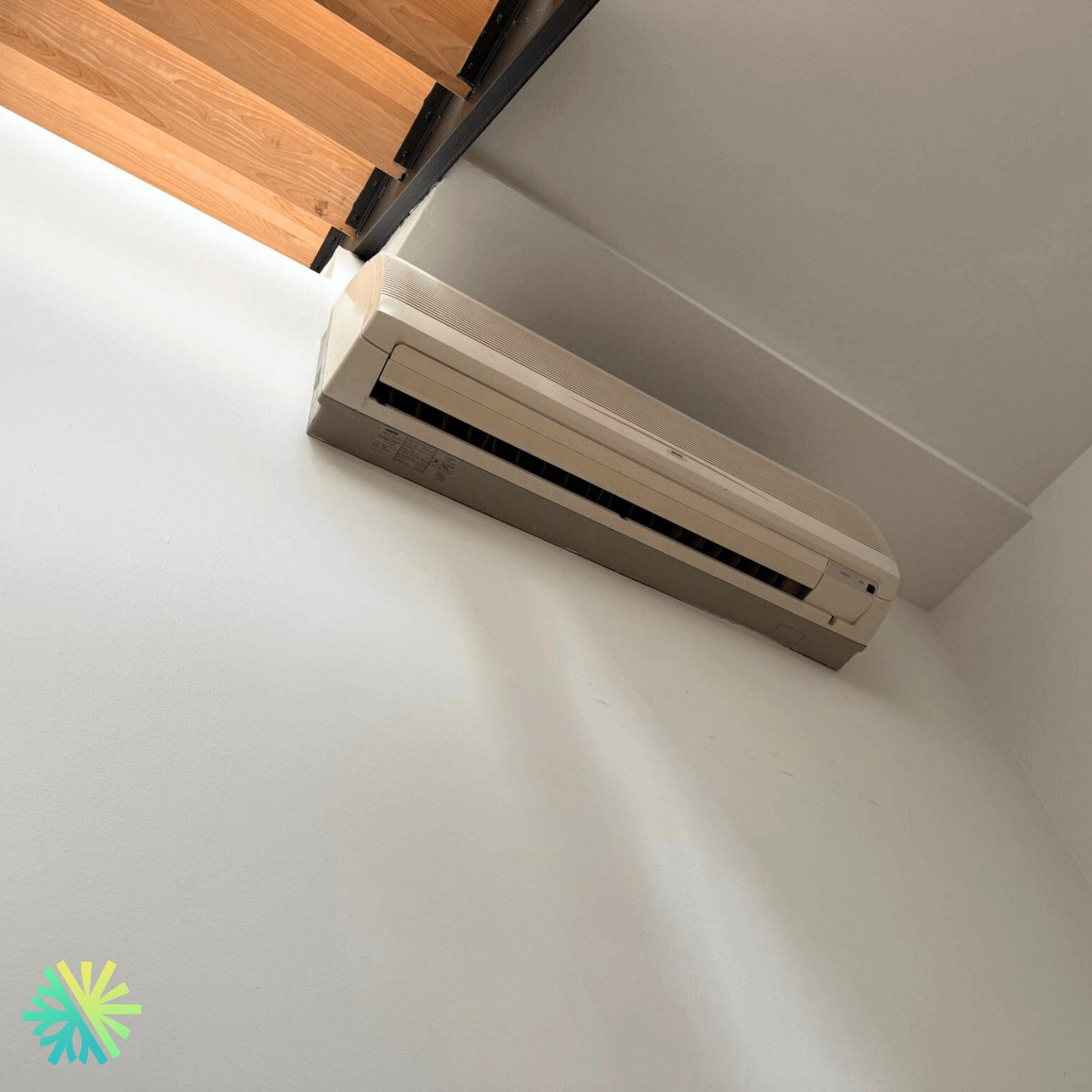 Réparation experte d’une thermopompe murale SANYO à Laval