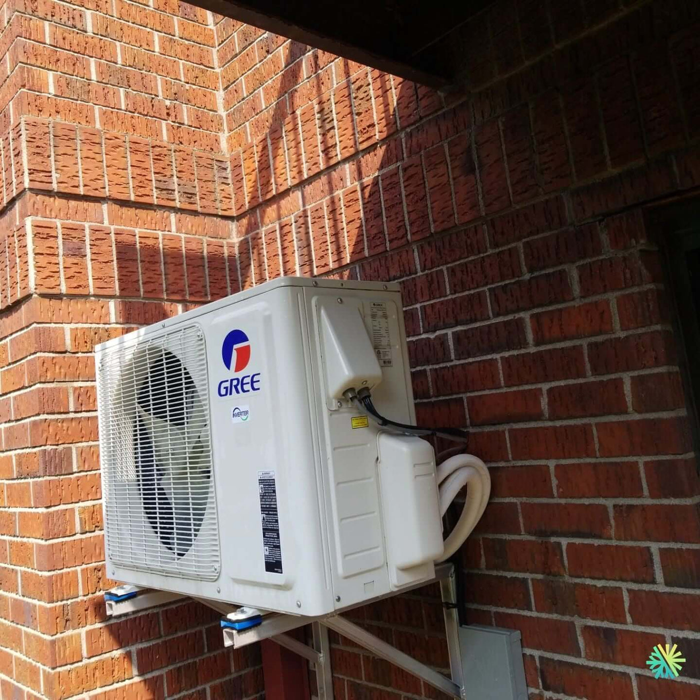 Installation d’une Gree (gamme R-32) thermopompe murale à Chomedey (Laval)
