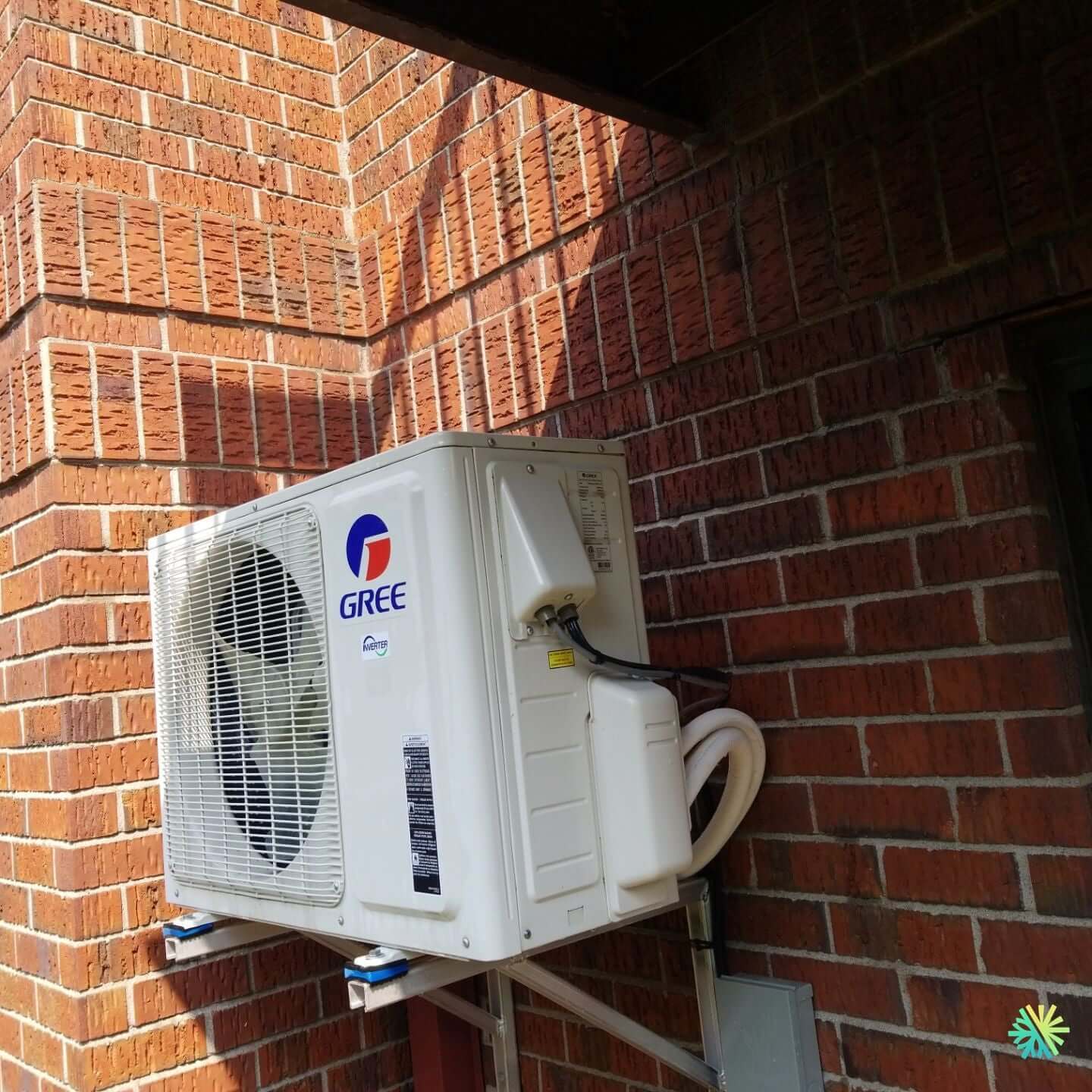 Installation d’une Gree (gamme R-32) thermopompe murale à Chomedey (Laval)