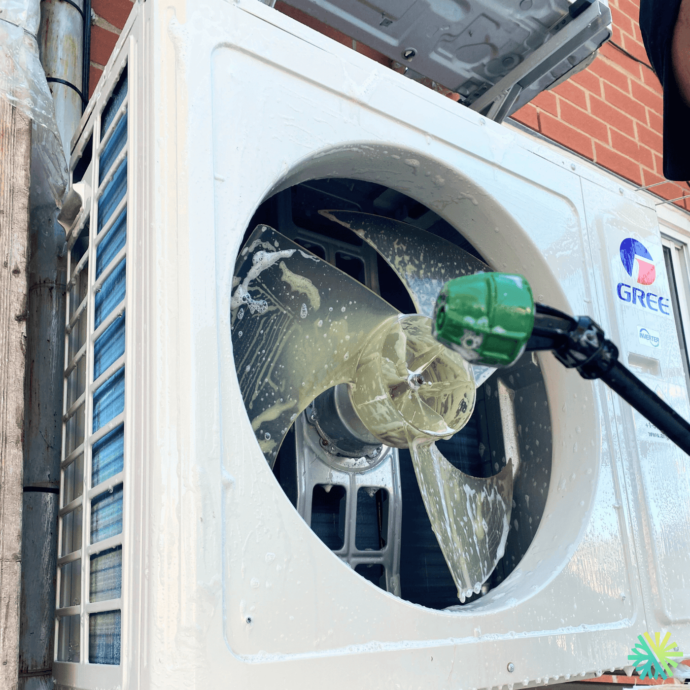Nettoyage d’une thermopompe murale Gree à Rosemont–La Petite-Patrie (Montréal)