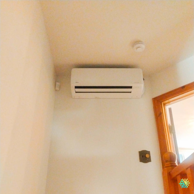 Installation d’une thermopompe double zone Fujitsu AIRSTAGE Aquila XLTH à Pointe-Calumet, sur la Rive Nord de Montréal